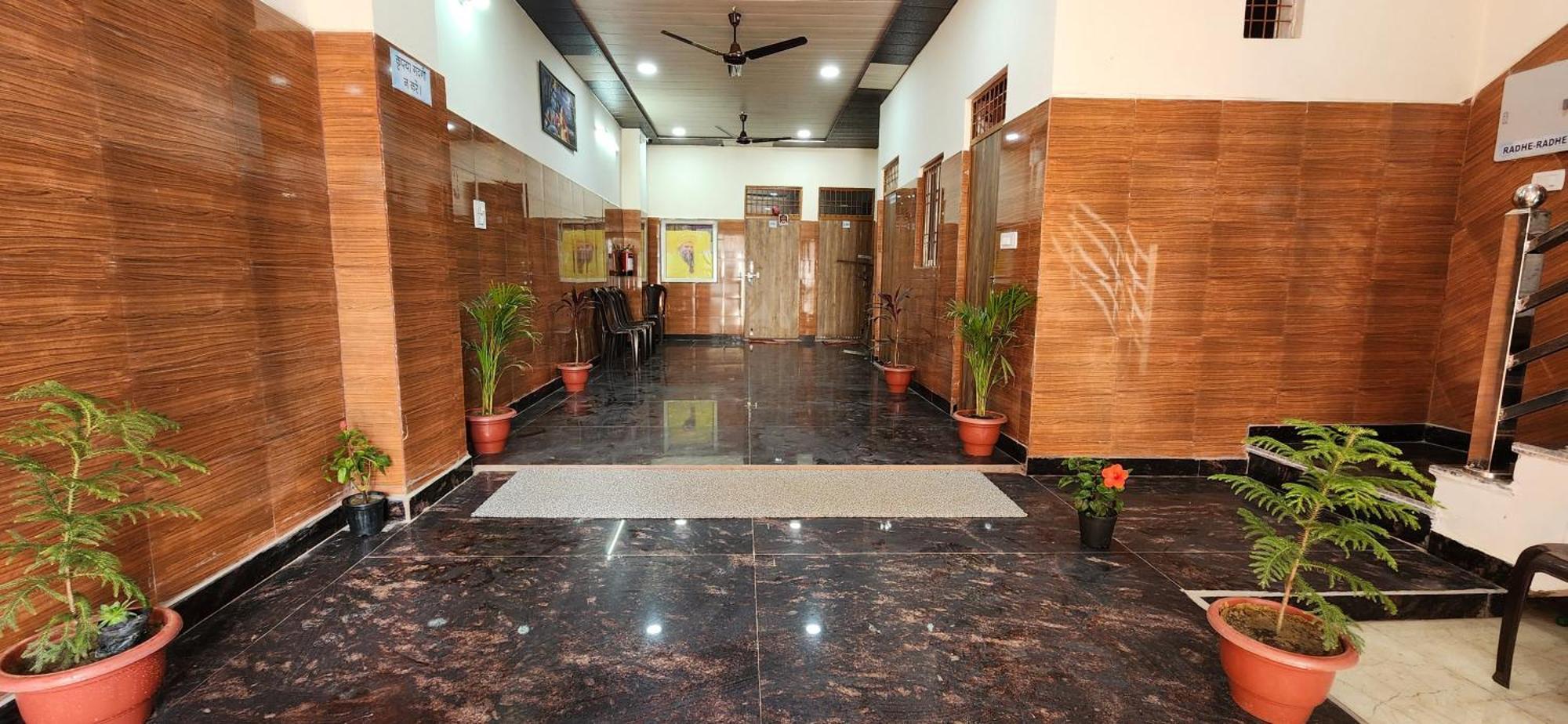 Hotel Shree Radha Rani Dham, Near Iskcon And Prem Mandir Vrindāvan Exteriér fotografie